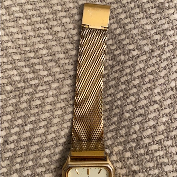 Signet Quartz Watch - Picture 2 of 5